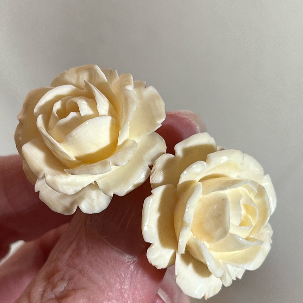 Estate Cream Rose Earrings